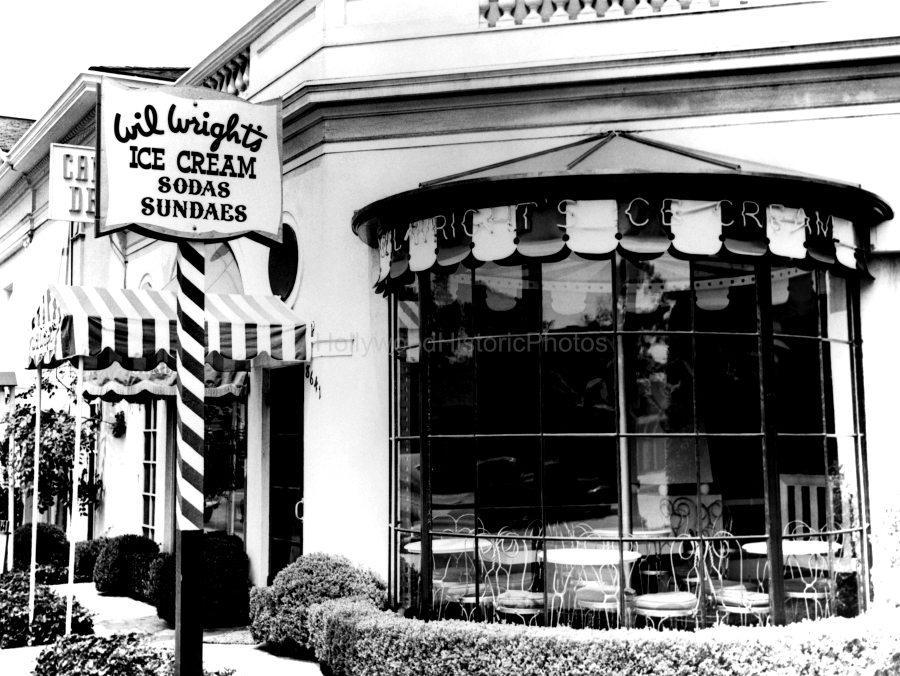 Wil Wrights 1950 2 Ice Cream Parlor at Sunset Plaza on the Sunset Strip.jpg